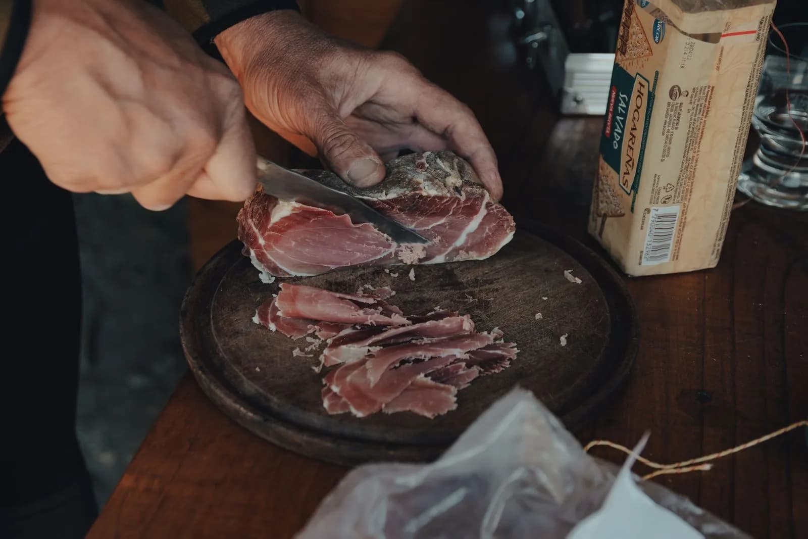 Cómo cortar jamón ibérico en casa paso a paso — Bellota y Vino