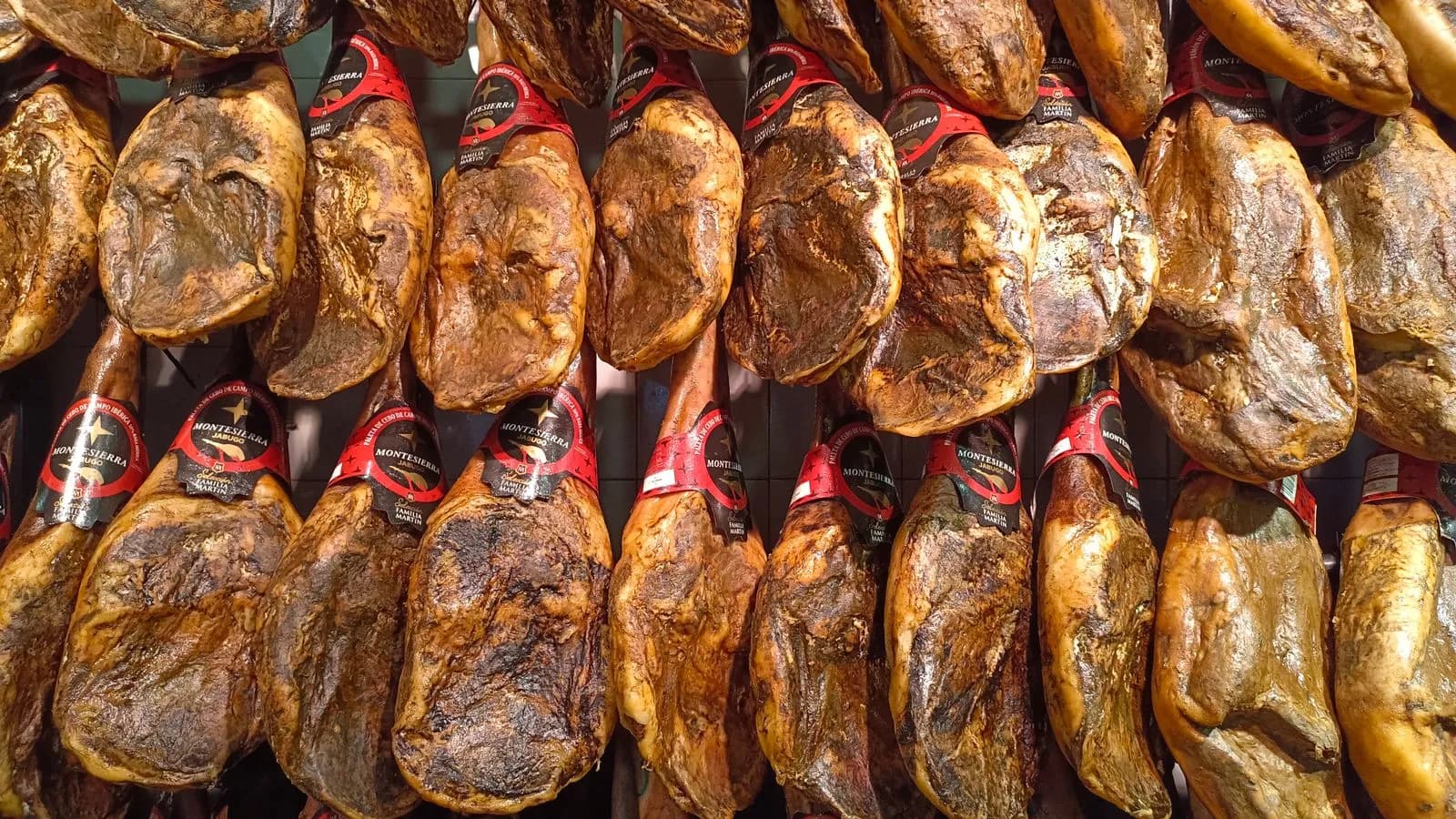 ¿Cebo o bellota? Cuándo conviene elegir jamón de cebo — Bellota y Vino