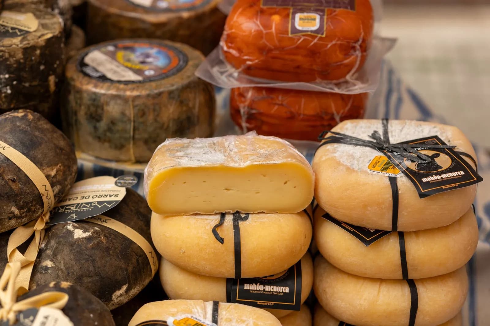 Cómo montar una tabla de quesos perfecta paso a paso — Bellota y Vino