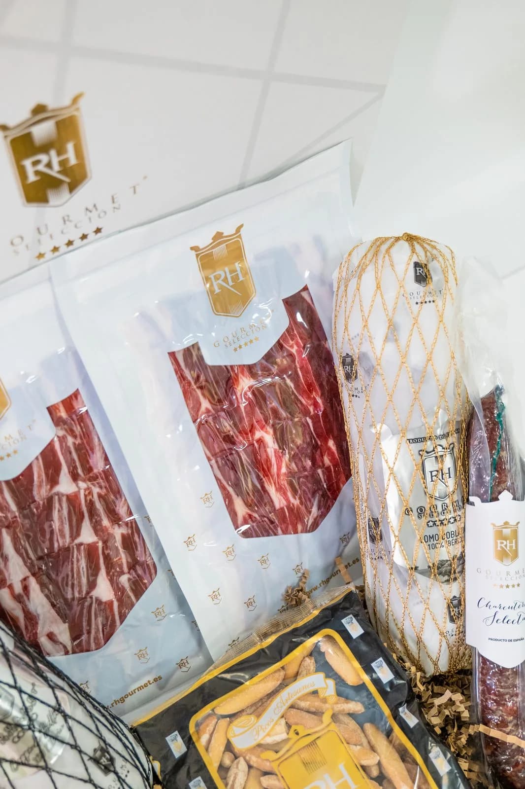 Estuche premium con lomo doblado, coppa, fuet, paleta loncheada y picos