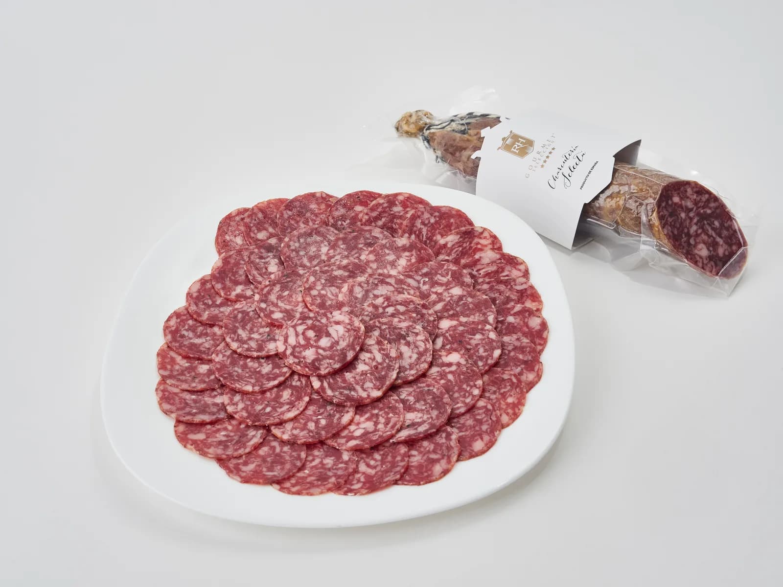 Pieza de salchichón ibérico de bellota de 1,2 kg con lonchas cortadas